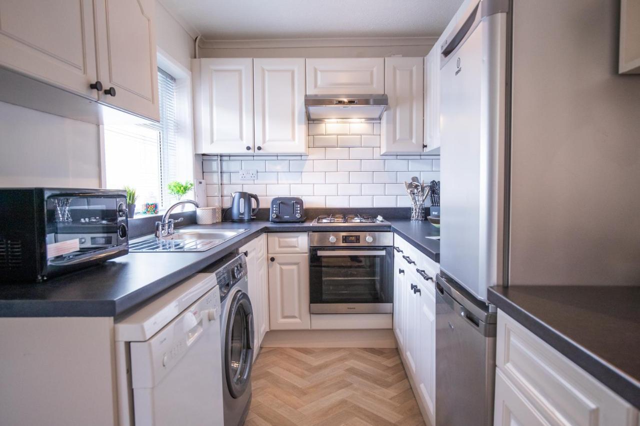 Saltbox Properties- Large!! 3 Bed, 3 Bath House, Parking, Fast Wifi, Town Centre Location! Sleeps 6 Ashby-de-la-Zouch Extérieur photo
