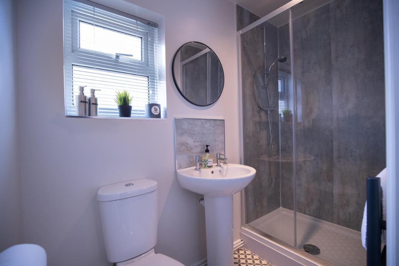 Saltbox Properties- Large!! 3 Bed, 3 Bath House, Parking, Fast Wifi, Town Centre Location! Sleeps 6 Ashby-de-la-Zouch Extérieur photo