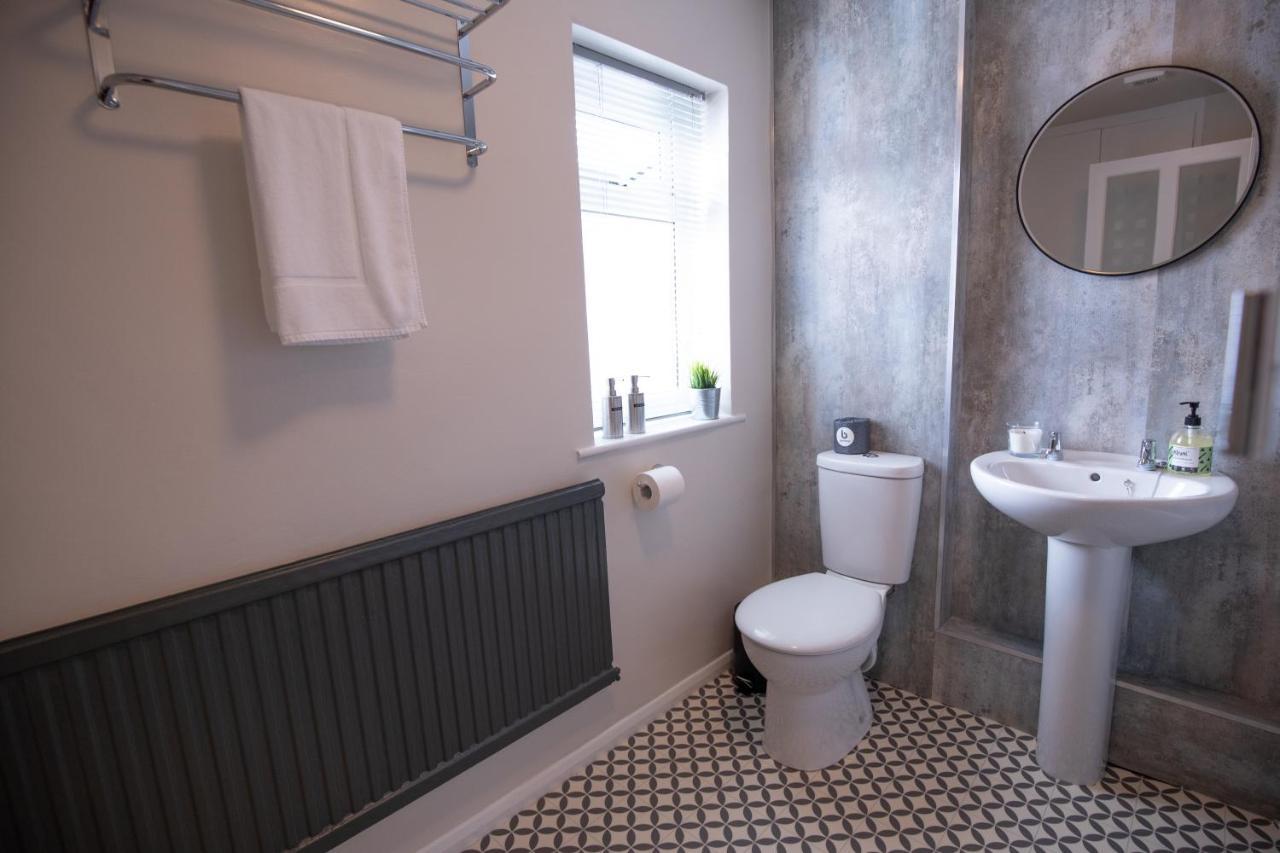 Saltbox Properties- Large!! 3 Bed, 3 Bath House, Parking, Fast Wifi, Town Centre Location! Sleeps 6 Ashby-de-la-Zouch Extérieur photo
